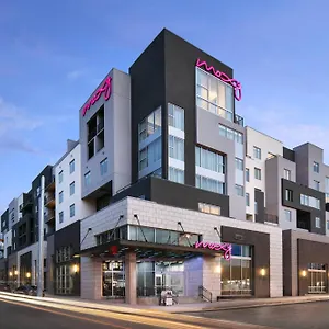 Hotel Moxy Vanderbilt Area ****